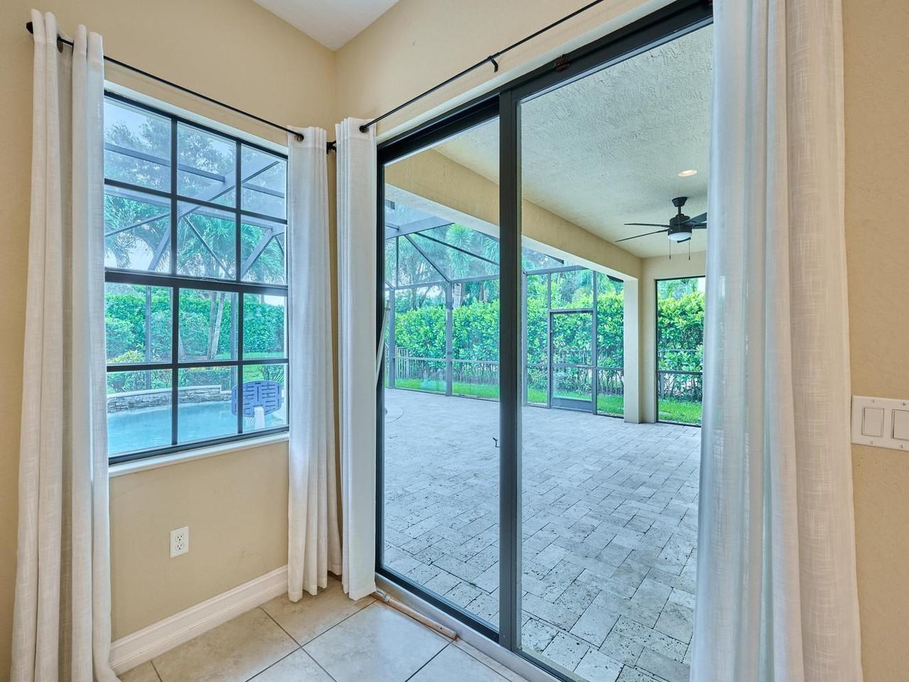 7593 Nw 113th Ave - Photo 7 of 50