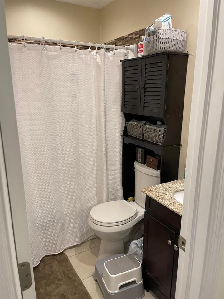 4670 Nw 113th Ave - Photo 6 of 11