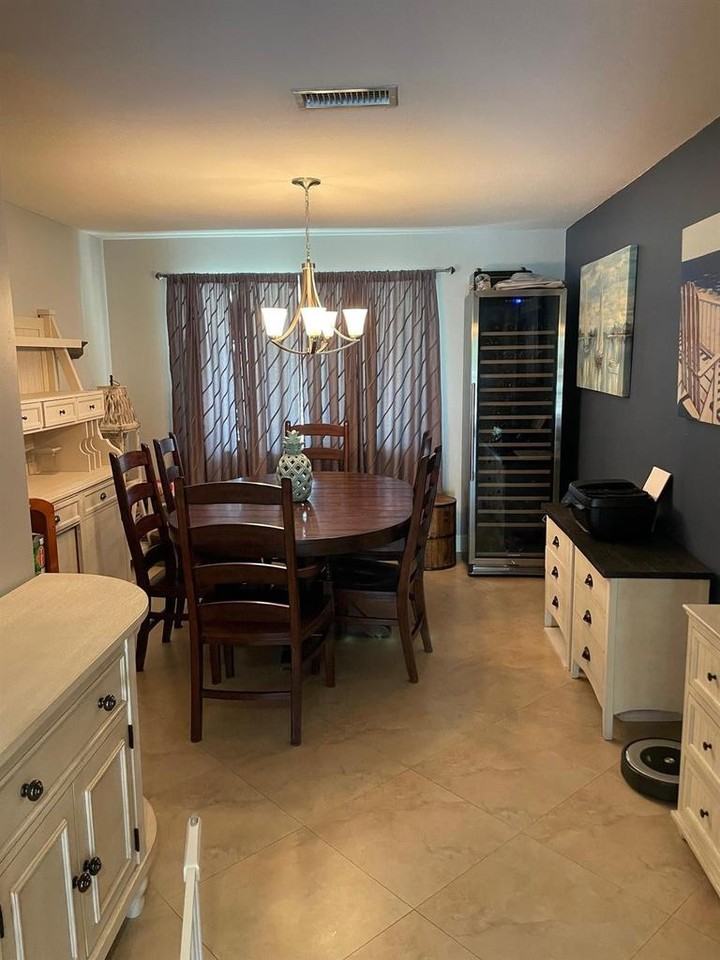 4670 Nw 113th Ave - Photo 7 of 11