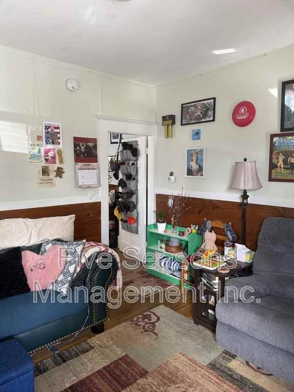 212 King St - Photo 2 of 12