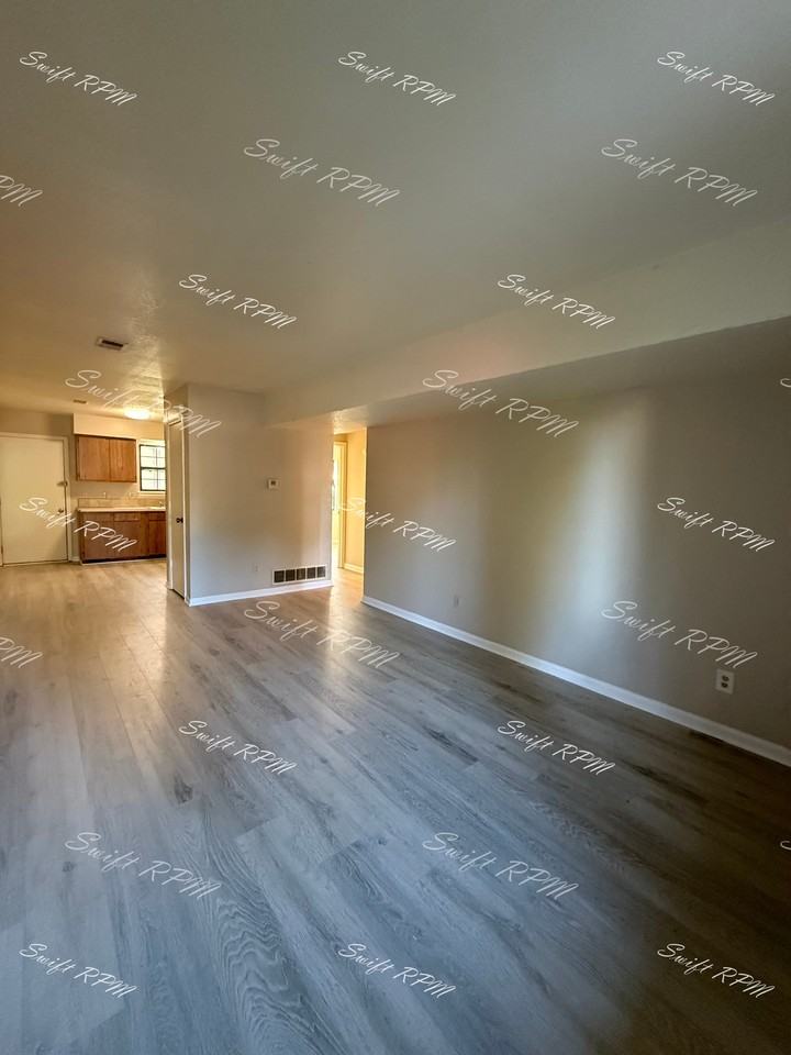 107 West Nichols Street- B - Photo 2 of 11