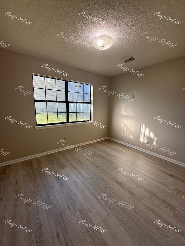 107 West Nichols Street- B - Photo 5 of 11