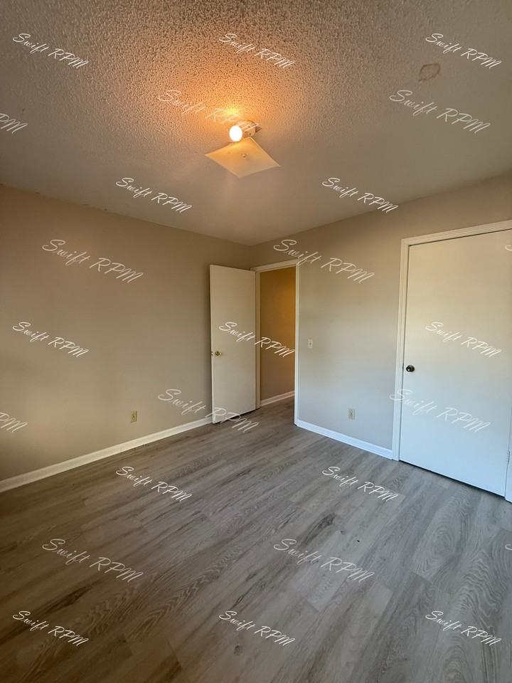 107 West Nichols Street- B - Photo 7 of 11