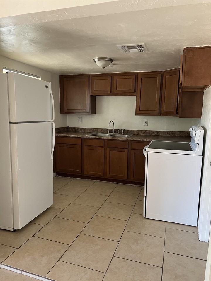 1611 // 375 West 33rd Street - Photo 4 of 10