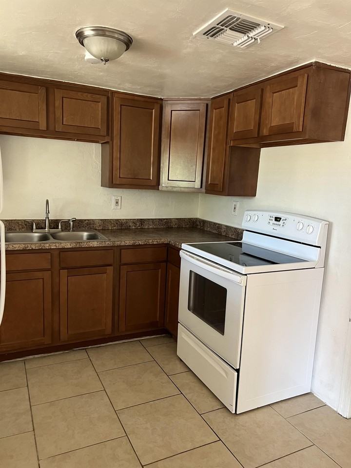 1611 // 375 West 33rd Street - Photo 5 of 10