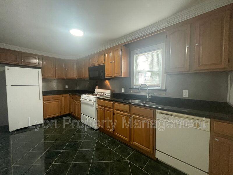 11 Prospect Hill Ave - Photo 2 of 8