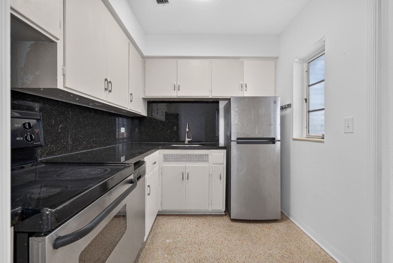 330-340 Madeira Ave. - Photo 5 of 12
