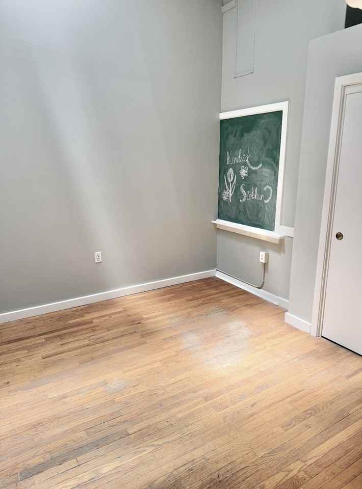 125 Oak St - Photo 4 of 12