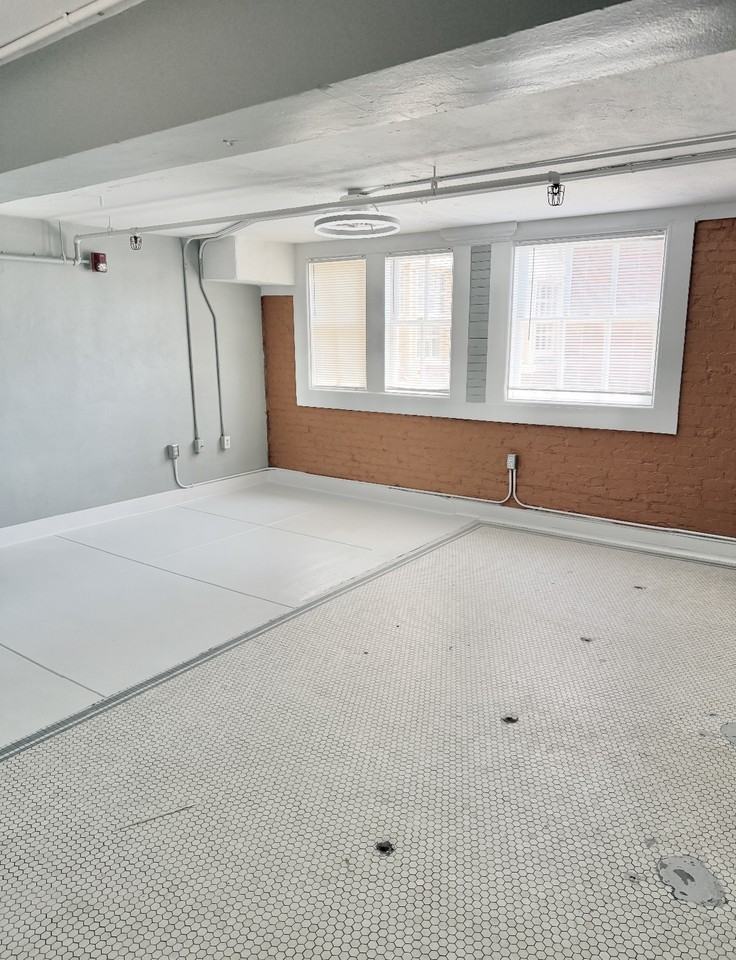 125 Oak St - Photo 6 of 12