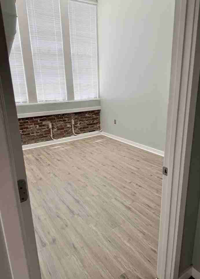 125 Oak St - Photo 7 of 12