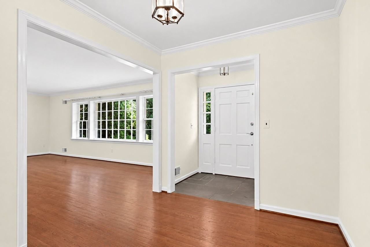 11009 Cripplegate Rd - Photo 3 of 41
