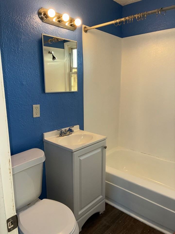949-955 949-955 South Central Dr., Lorain, OH, 44052 - 951 #951 - Photo 3 of 50