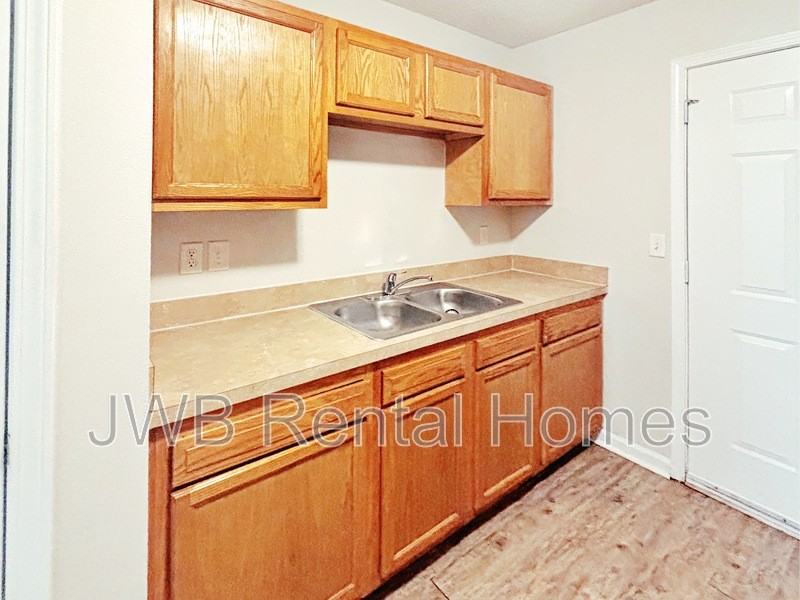 8424 India Ave - Photo 3 of 23