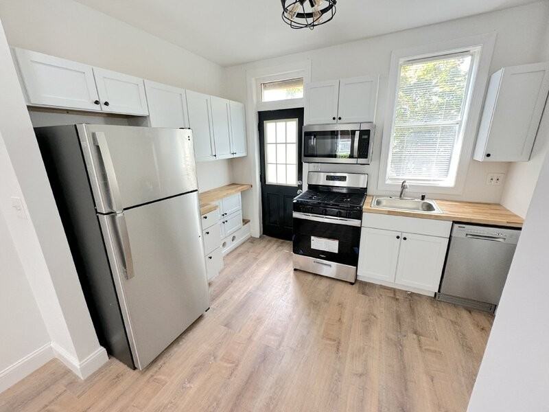 605 Harding Pl - Photo 3 of 17