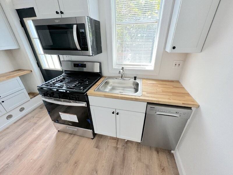 605 Harding Pl - Photo 5 of 17