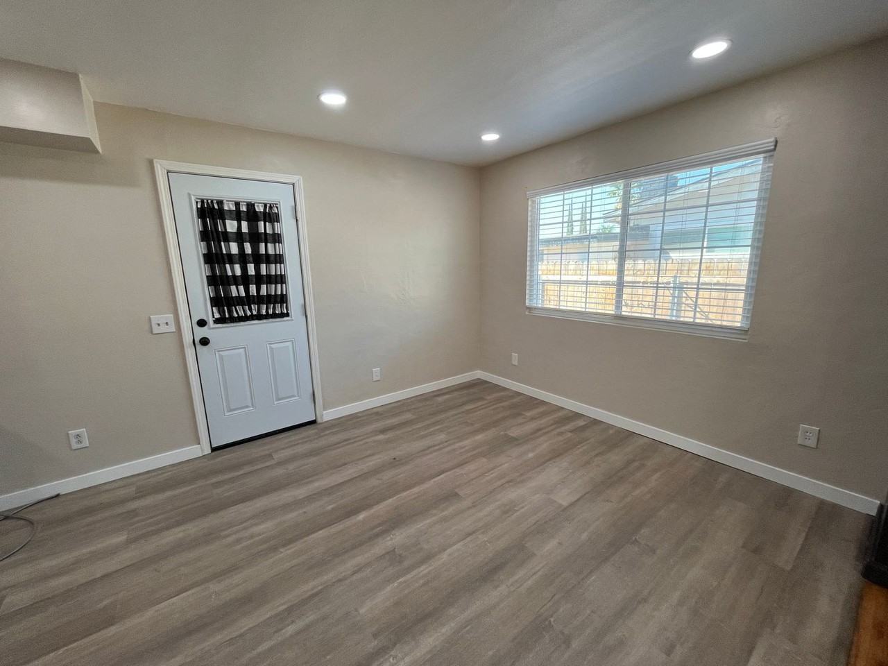 1930 N Maston St - Photo 3 of 9