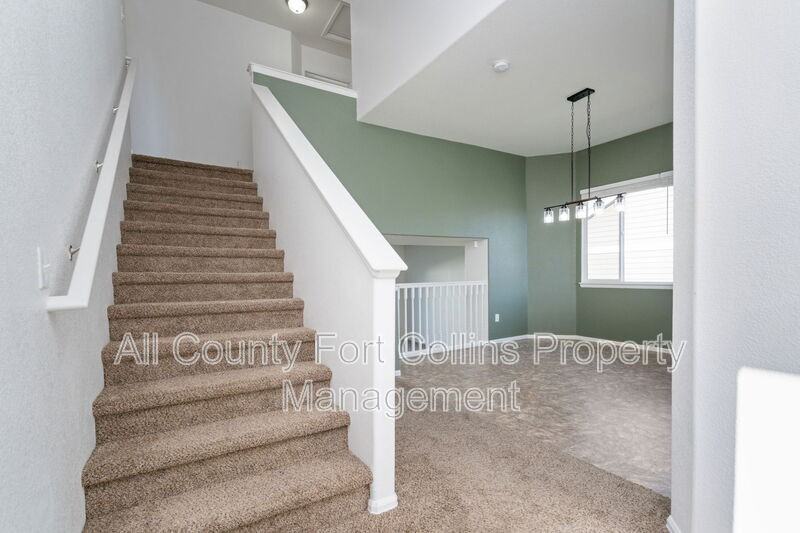 911 Mt Shavano Ave - Photo 4 of 25