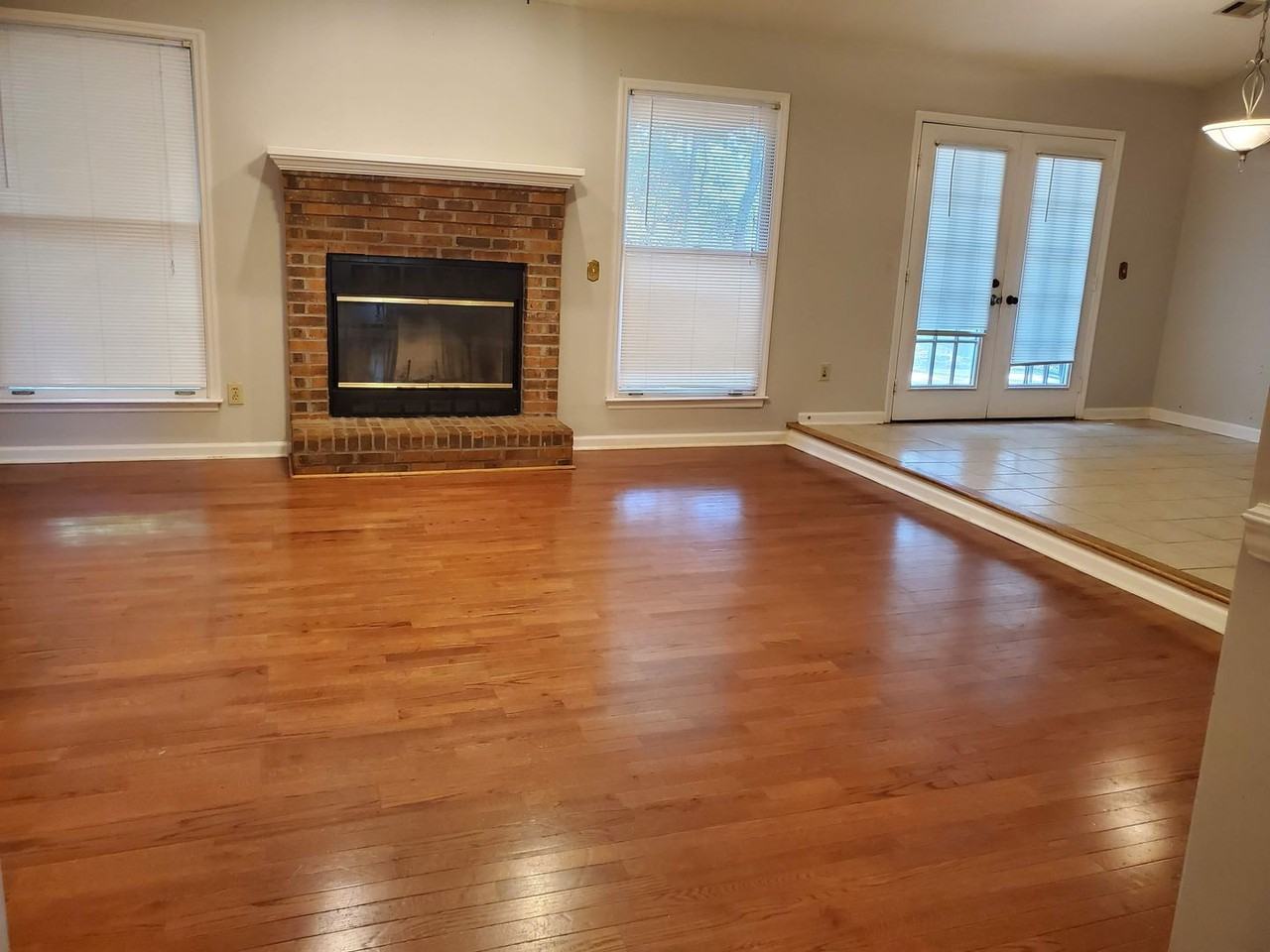 1003 Felton Ln - Photo 2 of 10