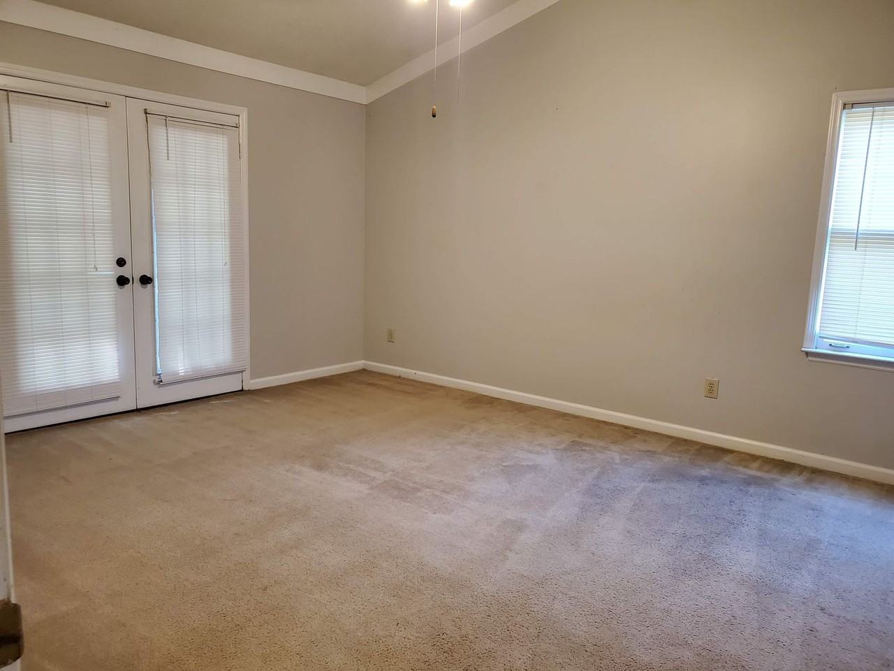 1003 Felton Ln - Photo 4 of 10
