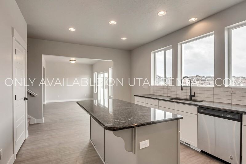 9283 N Vernham Ln - Photo 3 of 19