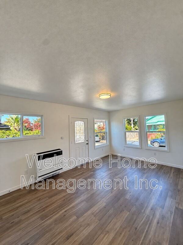 1538 Berkeley Way - Photo 3 of 16