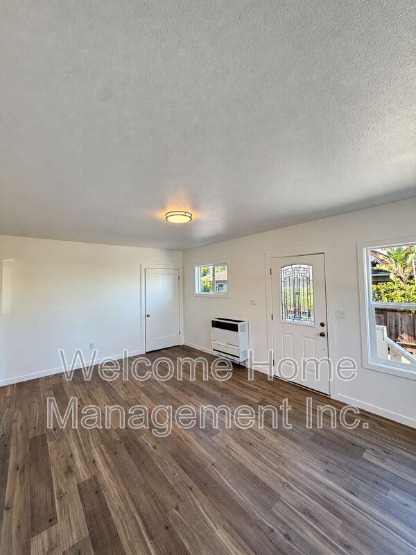1538 Berkeley Way - Photo 4 of 16