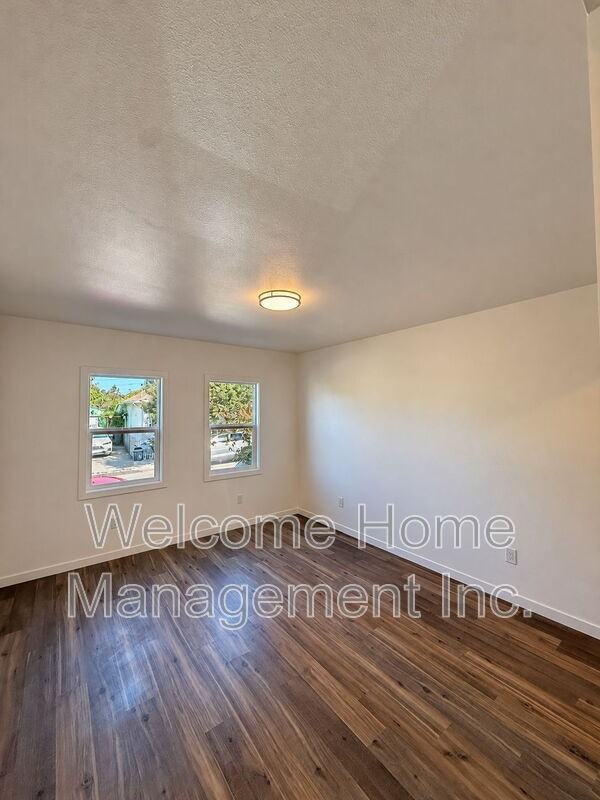 1538 Berkeley Way - Photo 5 of 16