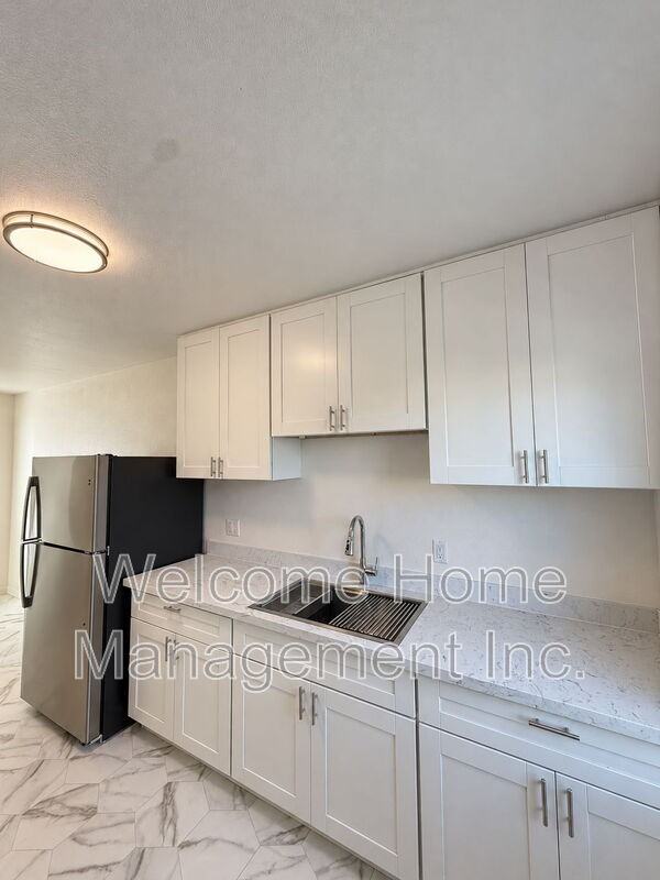 1538 Berkeley Way - Photo 7 of 16