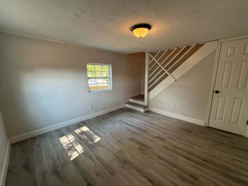 933 W Woodland Ave - Photo 2 of 16