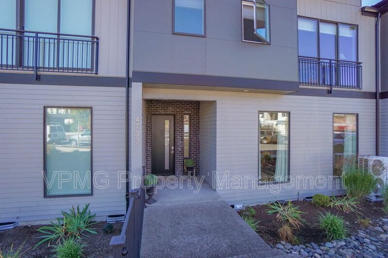 4733 Se Ascension Dr - Photo 2 of 47