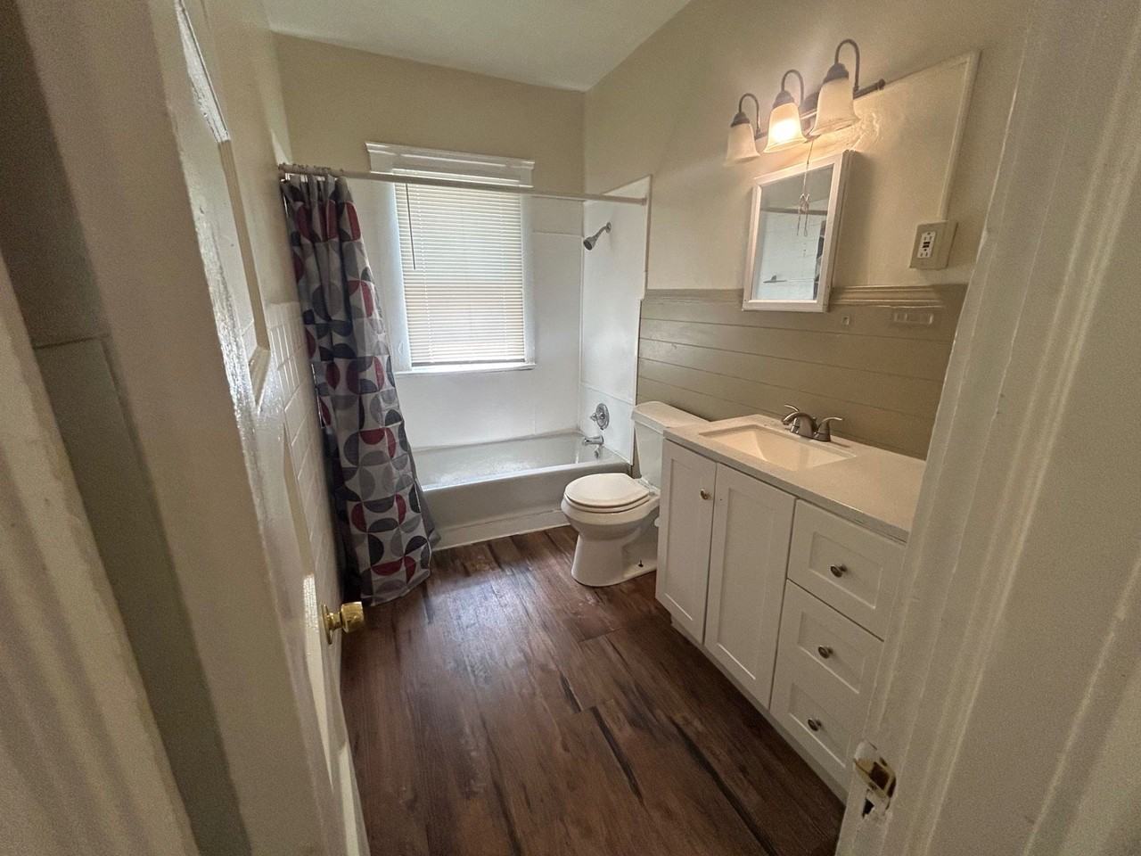 2919 E 120 ST - Photo 3 of 16