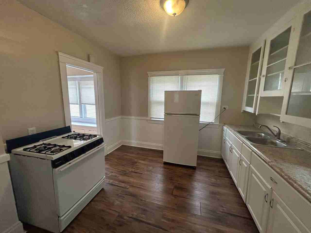2919 E 120 ST - Photo 4 of 16