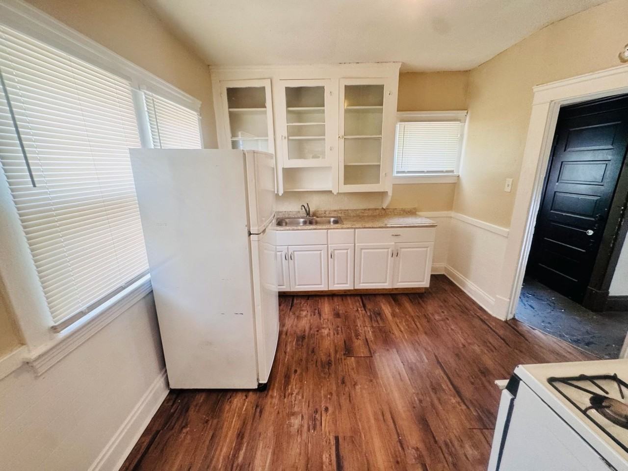 2919 E 120 ST - Photo 5 of 16