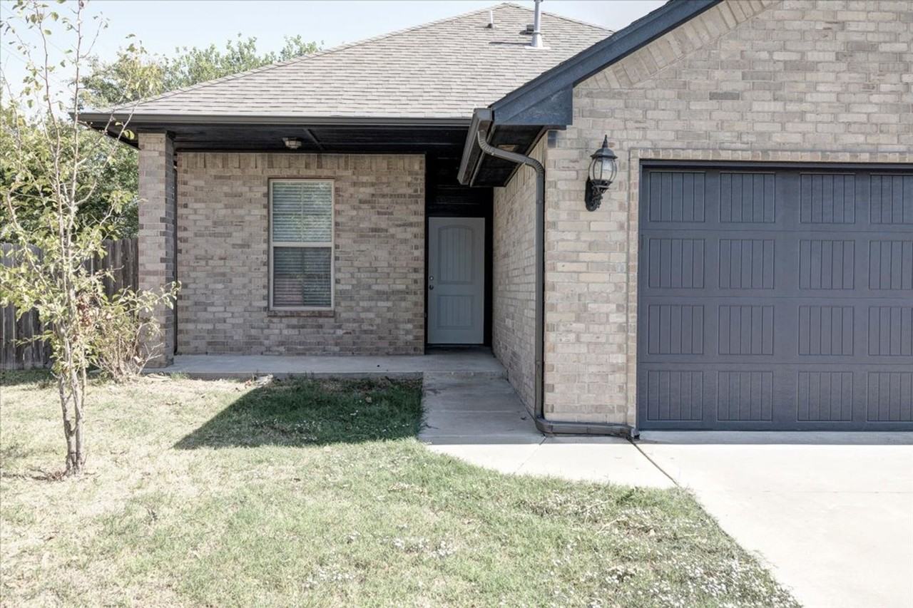7804 Meadow Lake Dr - Photo 2 of 21