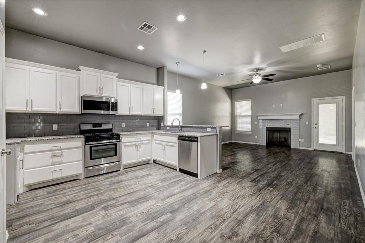 7804 Meadow Lake Dr - Photo 3 of 21