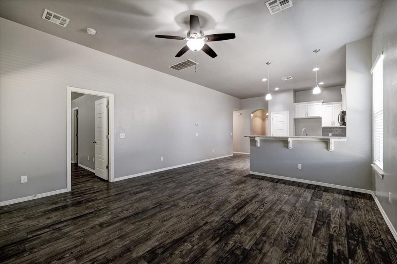 7804 Meadow Lake Dr - Photo 6 of 21