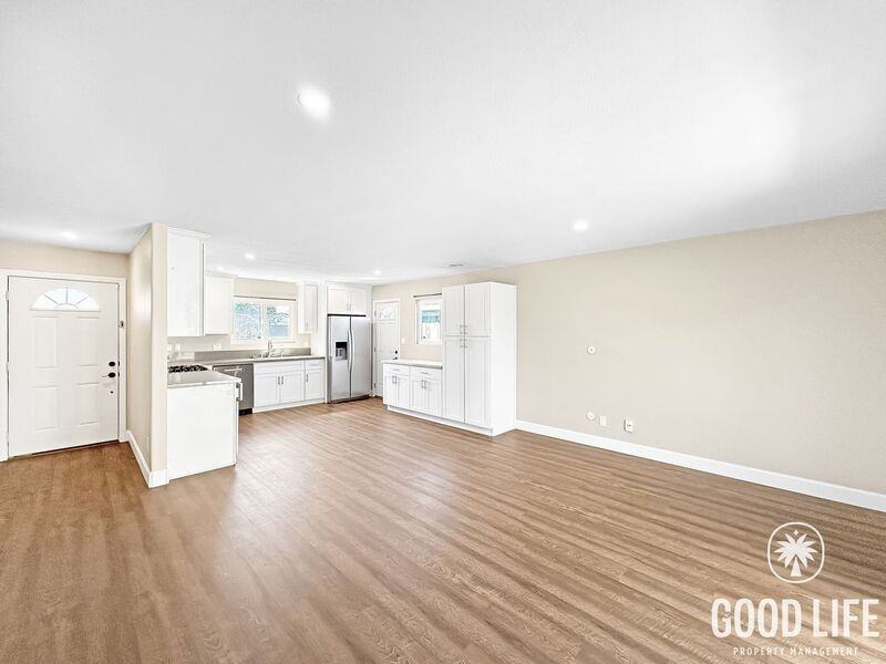 1538 Ionian St - Photo 4 of 20