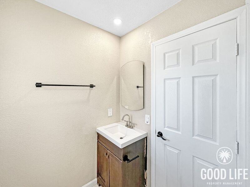 1538 Ionian St - Photo 7 of 20