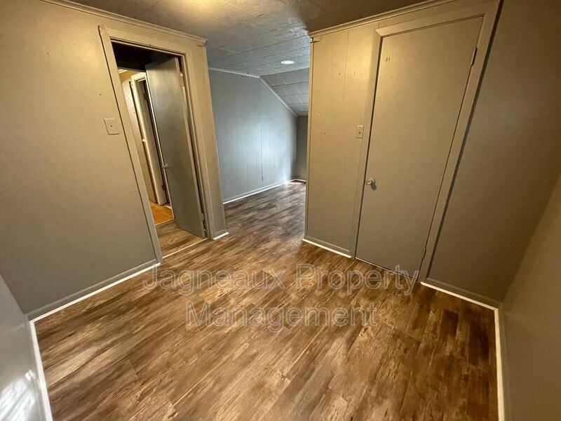 415 W Logan St #B - Photo 5 of 6