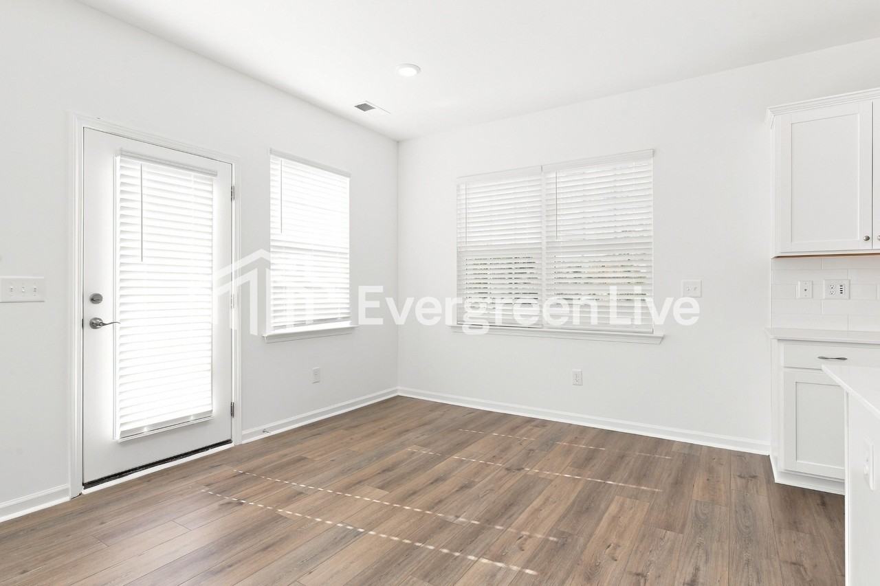 138 Farmwell Dr - Photo 5 of 15