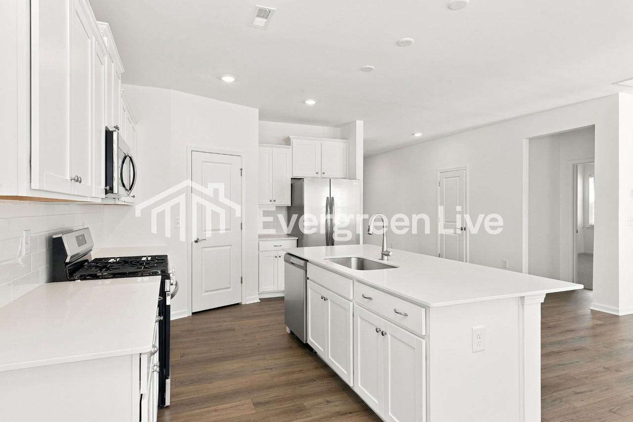 138 Farmwell Dr - Photo 6 of 15
