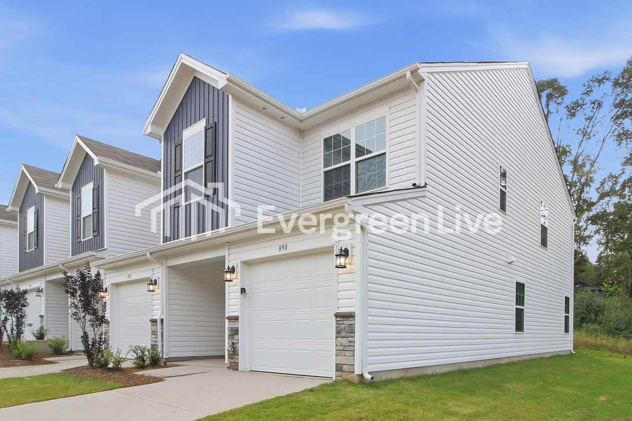 890 Mahaffey Ct - Photo 3 of 16