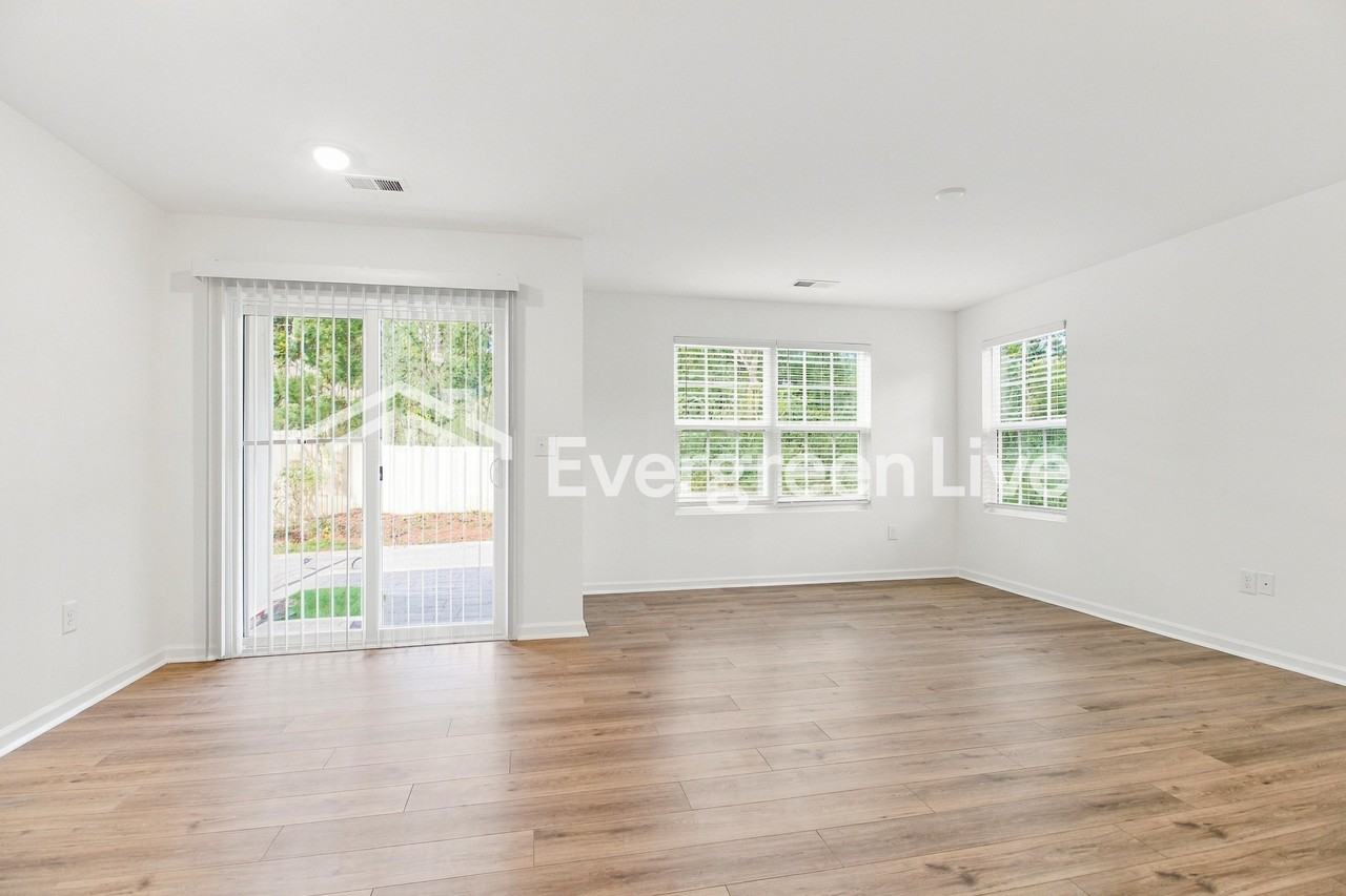 890 Mahaffey Ct - Photo 6 of 16