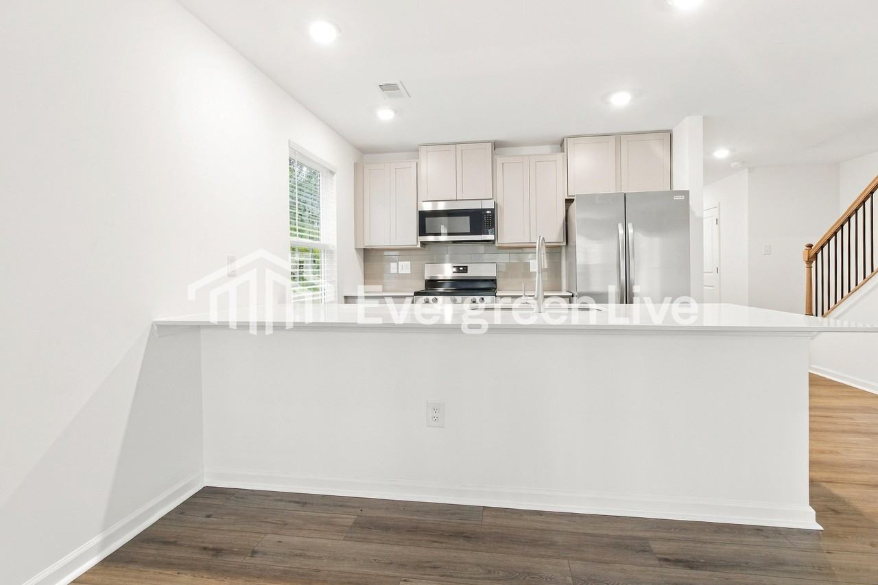 890 Mahaffey Ct - Photo 7 of 16