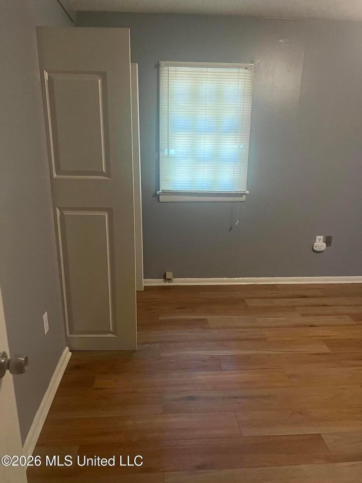 352 Queen Theresa Ln - Photo 6 of 7