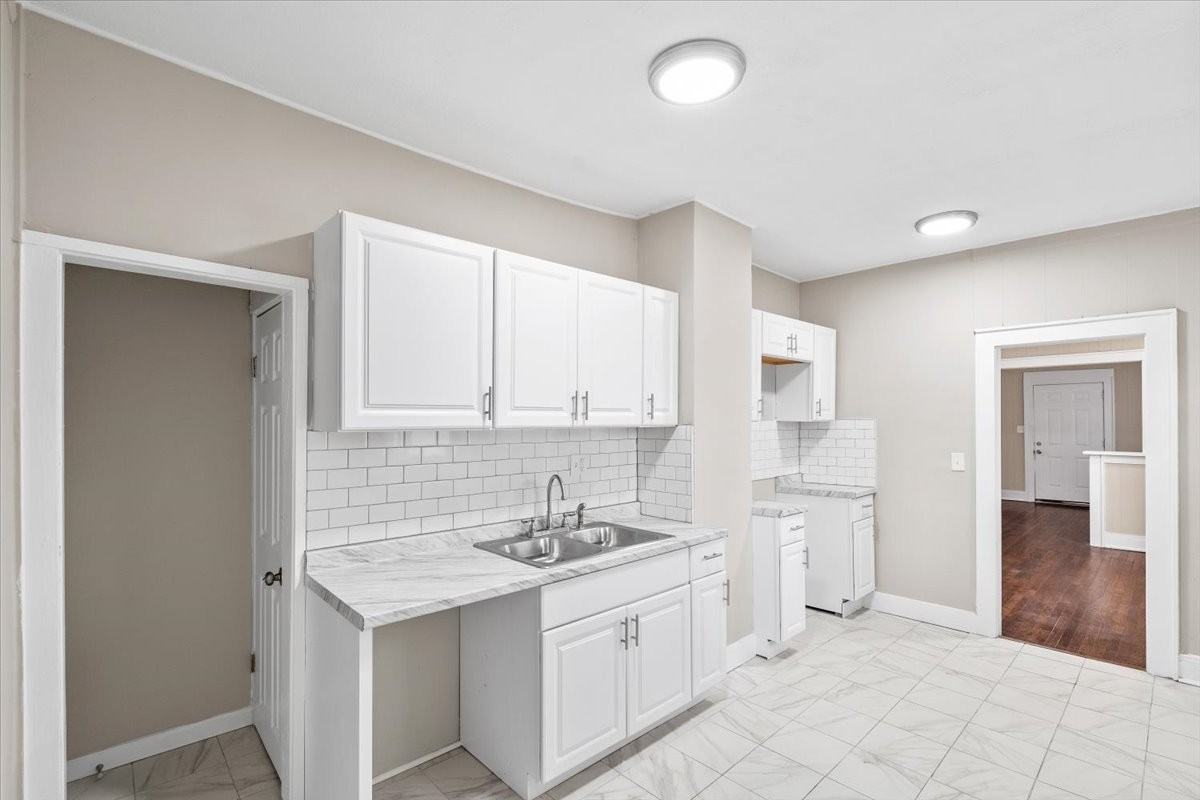 5014 College Ave - Photo 3 of 3