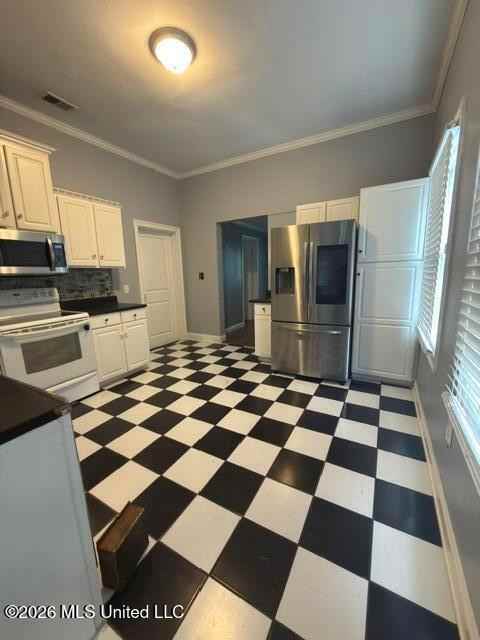 907 Lafayette Ave - Photo 4 of 9