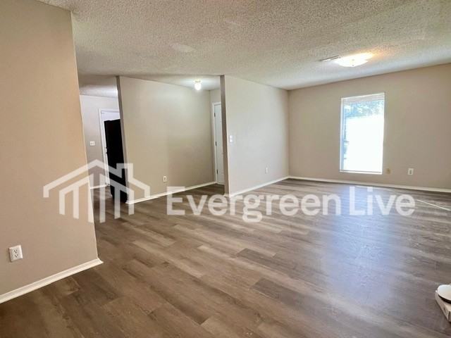 108 Barrow Ct - Photo 3 of 21