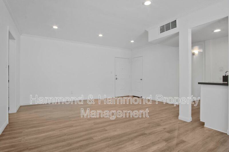 12955 Riverside Dr #102 - Photo 6 of 27