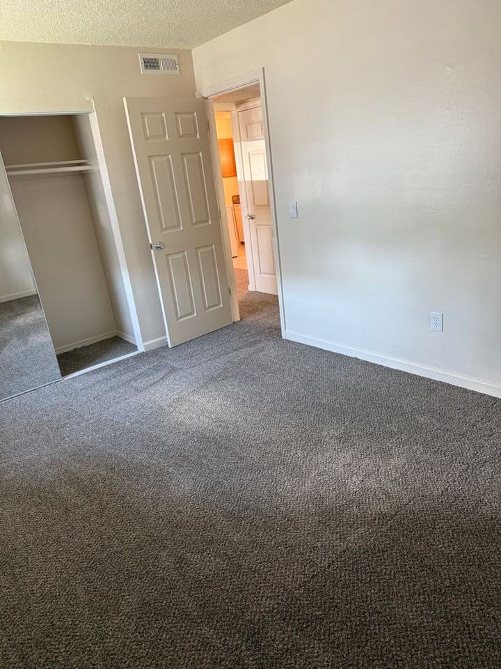 Woodlawn Park Apartments - Photo 5 of 15